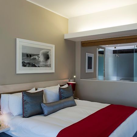 伊丽莎白港丽笙布鲁酒店 外观 照片 A bedroom at the Cape Town International Convention Centre