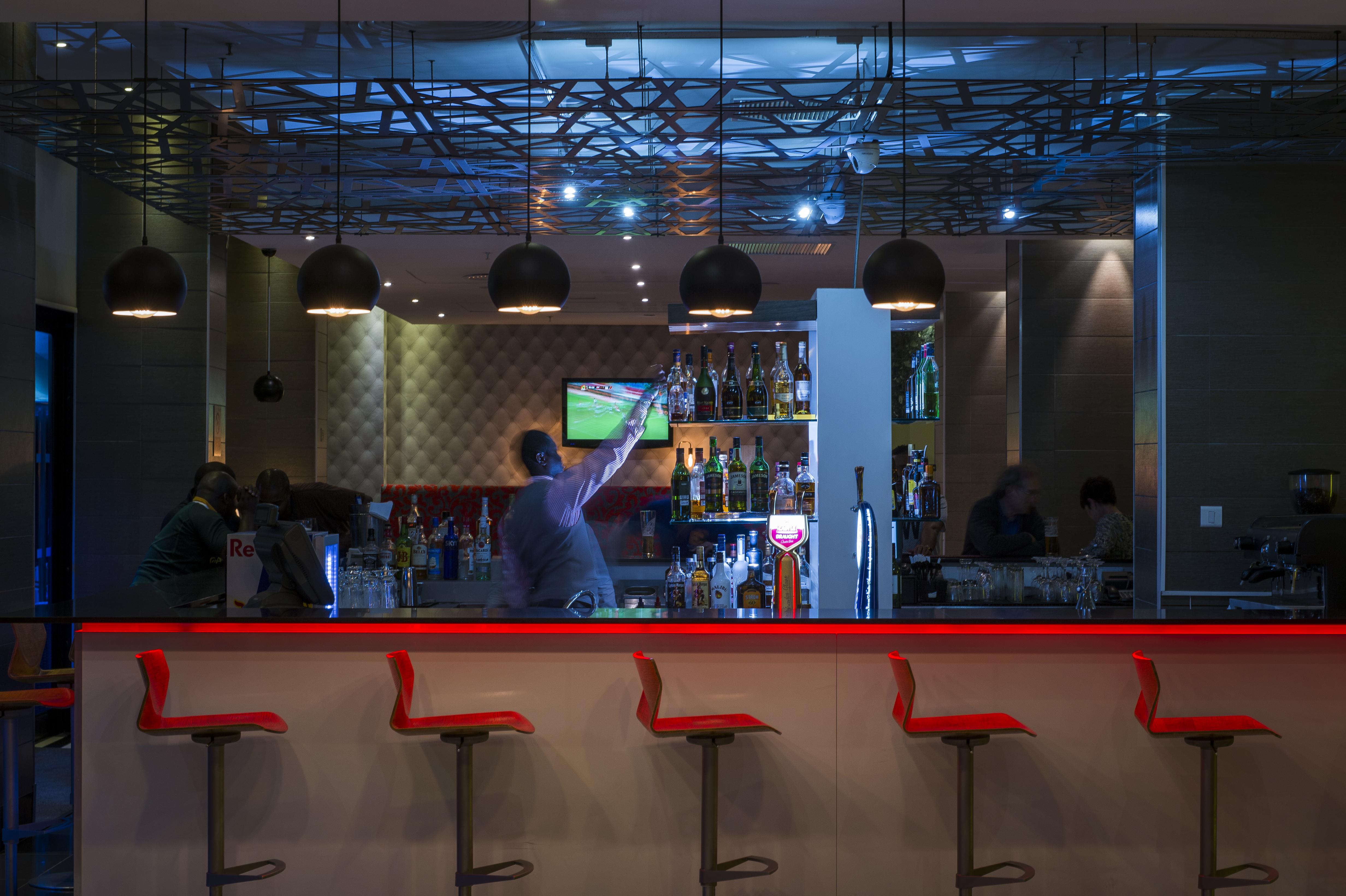 伊丽莎白港丽笙布鲁酒店 外观 照片 The bar at the lounge