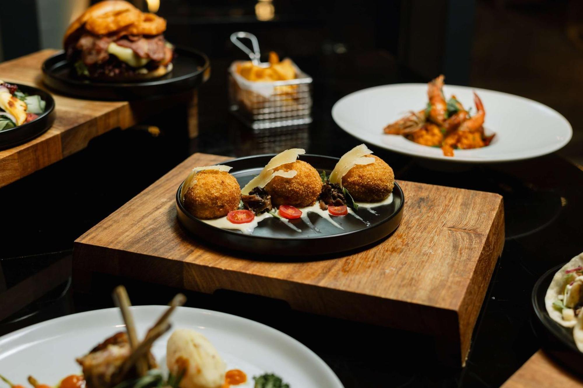 伊丽莎白港丽笙布鲁酒店 外观 照片 A selection of tapas