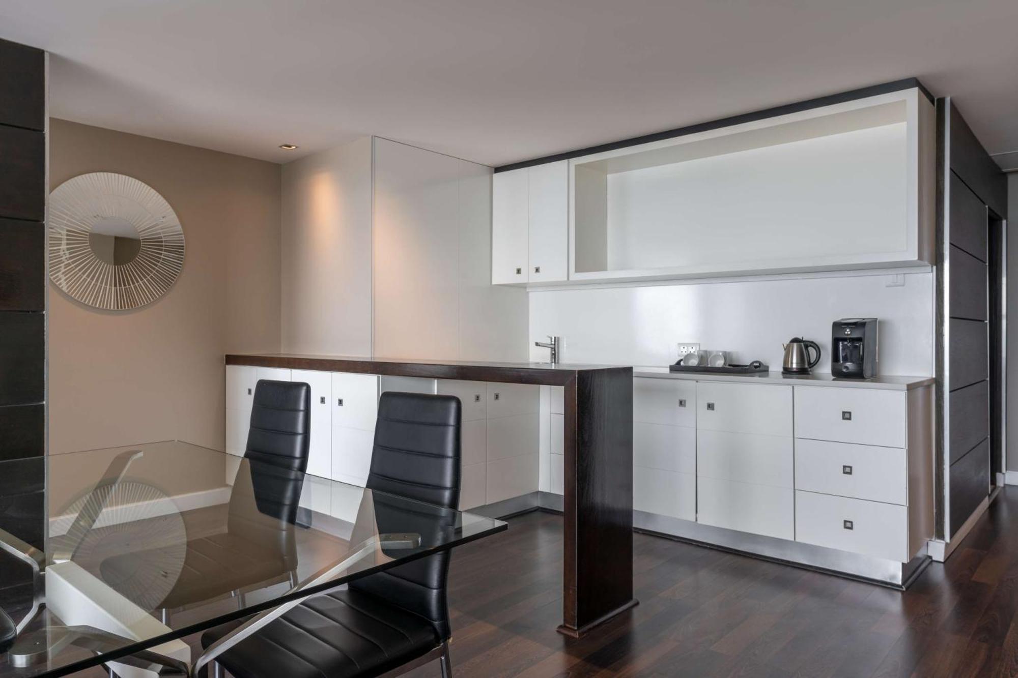 伊丽莎白港丽笙布鲁酒店 外观 照片 A kitchen in a serviced apartment