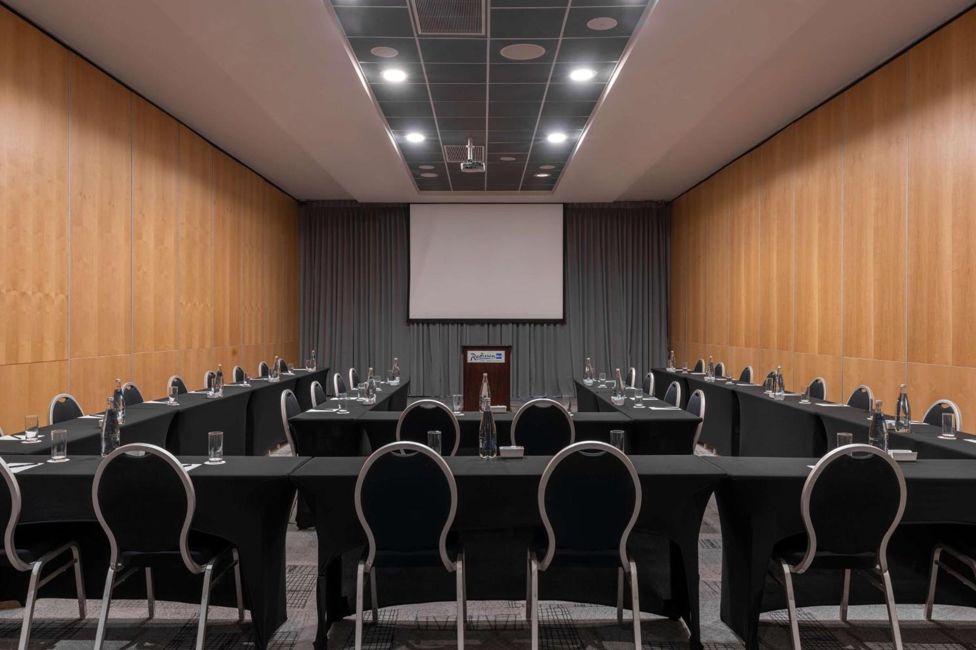 伊丽莎白港丽笙布鲁酒店 外观 照片 The conference room of the European University Institute