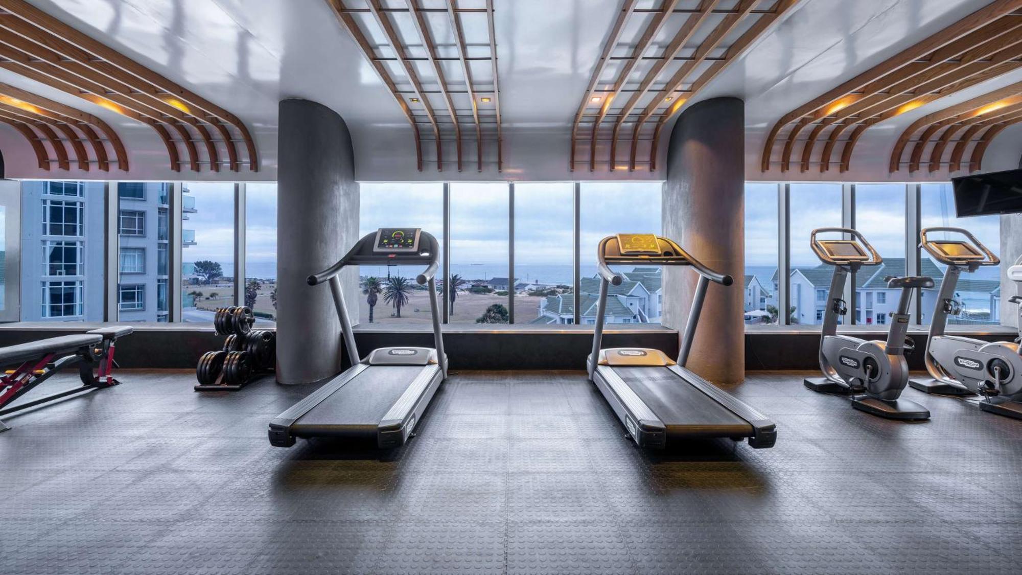 伊丽莎白港丽笙布鲁酒店 外观 照片 The gym at the 1018