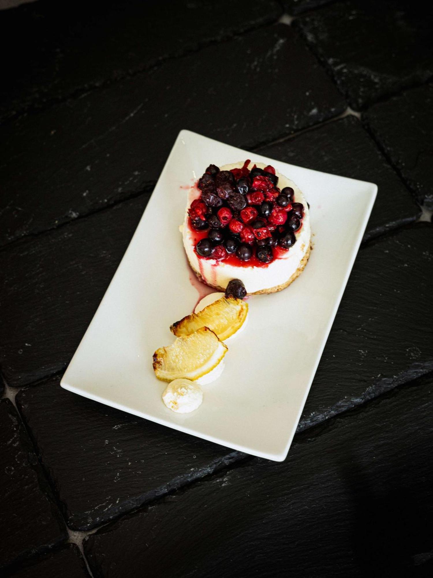 伊丽莎白港丽笙布鲁酒店 外观 照片 A cheesecake with mixed berries